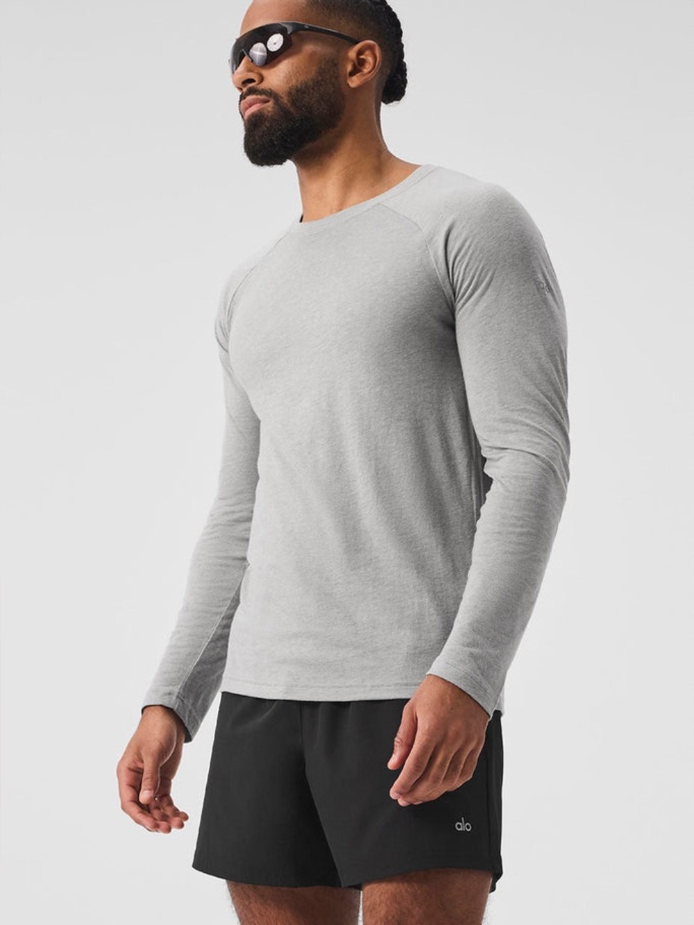 ALO Yoga Men’s Long Sleeve Crew in Light Gray